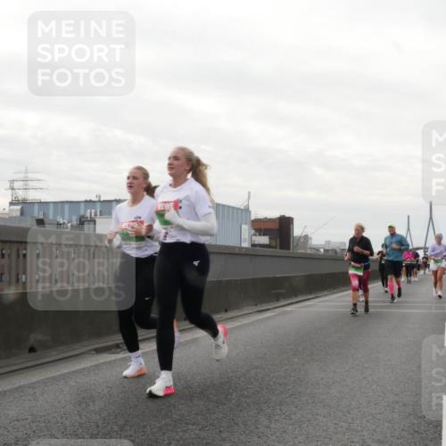 03.10.2025 - Köhlbrandbrückenlauf Matties Gatica Varas http://msf.ph/oto/9191302 03.10.2025 16:05:42 Position 3  meine-sportfotos.de