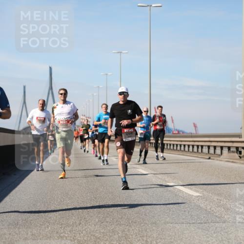 03.10.2025 - Köhlbrandbrückenlauf Yannick Fuchs http://msf.ph/oto/9191308 03.10.2025 11:51:59 Position 3 4412, 3, 5842 meine-sportfotos.de