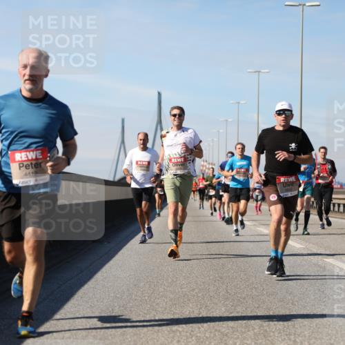 03.10.2025 - Köhlbrandbrückenlauf Yannick Fuchs http://msf.ph/oto/9191319 03.10.2025 11:51:59 Position 3 4412, 5842 meine-sportfotos.de