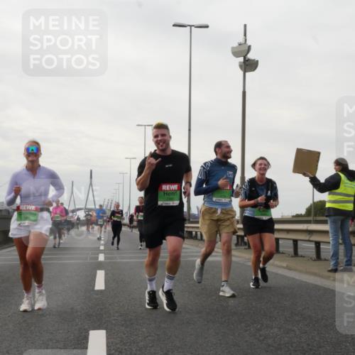 03.10.2025 - Köhlbrandbrückenlauf Matties Gatica Varas http://msf.ph/oto/9191324 03.10.2025 16:05:47 Position 3 7981, 9704 meine-sportfotos.de