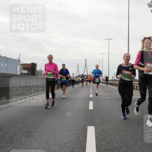 03.10.2025 - Köhlbrandbrückenlauf Matties Gatica Varas http://msf.ph/oto/9191345 03.10.2025 16:05:52 Position 3  meine-sportfotos.de