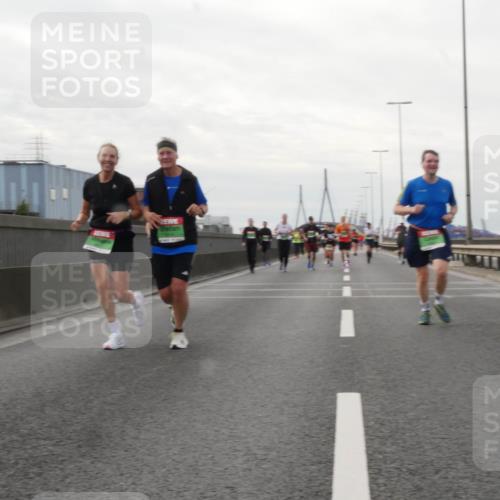 03.10.2025 - Köhlbrandbrückenlauf Matties Gatica Varas http://msf.ph/oto/9191354 03.10.2025 16:05:54 Position 3  meine-sportfotos.de