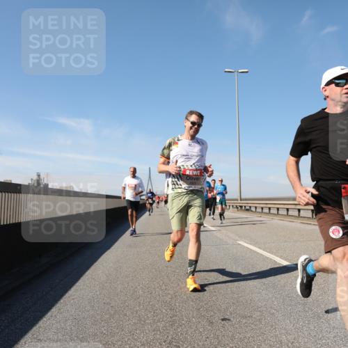 03.10.2025 - Köhlbrandbrückenlauf Yannick Fuchs http://msf.ph/oto/9191355 03.10.2025 11:52:02 Position 3 5842 meine-sportfotos.de