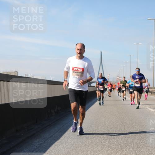 03.10.2025 - Köhlbrandbrückenlauf Yannick Fuchs http://msf.ph/oto/9191358 03.10.2025 11:52:03 Position 3 4386, 6372 meine-sportfotos.de
