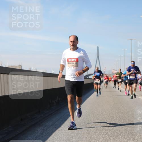 03.10.2025 - Köhlbrandbrückenlauf Yannick Fuchs http://msf.ph/oto/9191361 03.10.2025 11:52:03 Position 3 4386, 6372 meine-sportfotos.de