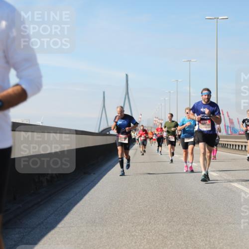 03.10.2025 - Köhlbrandbrückenlauf Yannick Fuchs http://msf.ph/oto/9191374 03.10.2025 11:52:04 Position 3 4386, 5520 meine-sportfotos.de