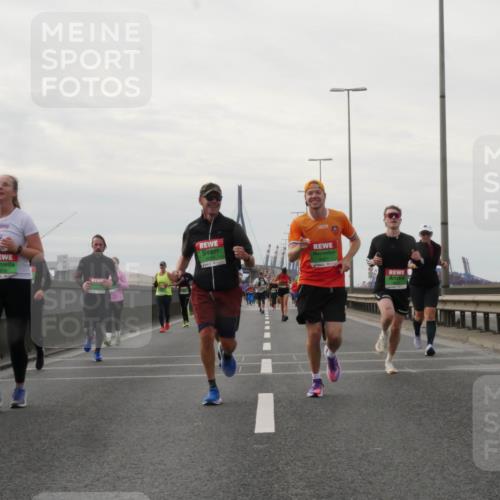 03.10.2025 - Köhlbrandbrückenlauf Matties Gatica Varas http://msf.ph/oto/9191378 03.10.2025 16:06:01 Position 3 8819 meine-sportfotos.de