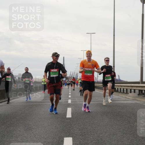 03.10.2025 - Köhlbrandbrückenlauf Matties Gatica Varas http://msf.ph/oto/9191379 03.10.2025 16:06:01 Position 3 8819 meine-sportfotos.de