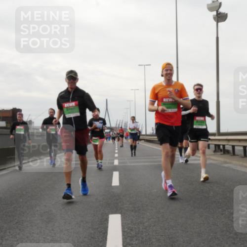 03.10.2025 - Köhlbrandbrückenlauf Matties Gatica Varas http://msf.ph/oto/9191384 03.10.2025 16:06:02 Position 3  meine-sportfotos.de