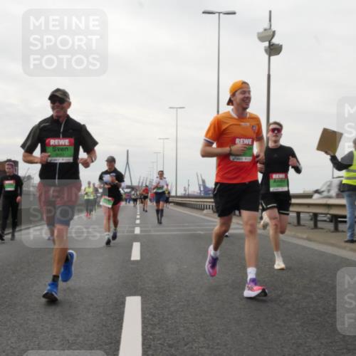 03.10.2025 - Köhlbrandbrückenlauf Matties Gatica Varas http://msf.ph/oto/9191386 03.10.2025 16:06:02 Position 3  meine-sportfotos.de