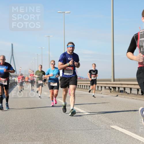 03.10.2025 - Köhlbrandbrückenlauf Yannick Fuchs http://msf.ph/oto/9191394 03.10.2025 11:52:05 Position 3 5520, 4528 meine-sportfotos.de