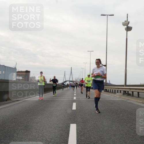 03.10.2025 - Köhlbrandbrückenlauf Matties Gatica Varas http://msf.ph/oto/9191400 03.10.2025 16:06:07 Position 3  meine-sportfotos.de