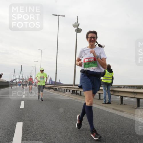 03.10.2025 - Köhlbrandbrückenlauf Matties Gatica Varas http://msf.ph/oto/9191405 03.10.2025 16:06:09 Position 3 9025 meine-sportfotos.de