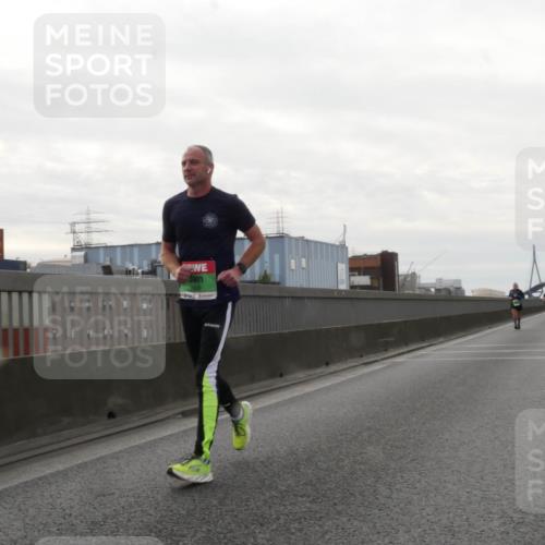 03.10.2025 - Köhlbrandbrückenlauf Matties Gatica Varas http://msf.ph/oto/9191418 03.10.2025 16:06:12 Position 3  meine-sportfotos.de