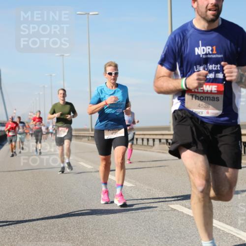 03.10.2025 - Köhlbrandbrückenlauf Yannick Fuchs http://msf.ph/oto/9191419 03.10.2025 11:52:07 Position 3 1, 4528, 5753 meine-sportfotos.de