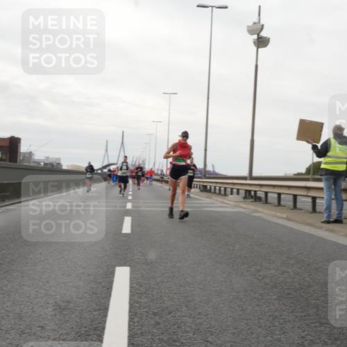 03.10.2025 - Köhlbrandbrückenlauf Matties Gatica Varas http://msf.ph/oto/9191421 03.10.2025 16:06:13 Position 3  meine-sportfotos.de