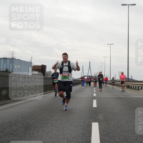 03.10.2025 - Köhlbrandbrückenlauf Matties Gatica Varas http://msf.ph/oto/9191437 03.10.2025 16:06:19 Position 3 8111 meine-sportfotos.de