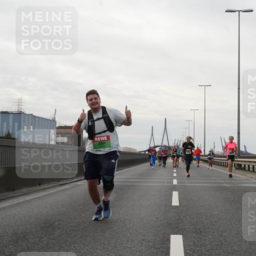03.10.2025 - Köhlbrandbrückenlauf Matties Gatica Varas http://msf.ph/oto/9191438 03.10.2025 16:06:19 Position 3 8111 meine-sportfotos.de
