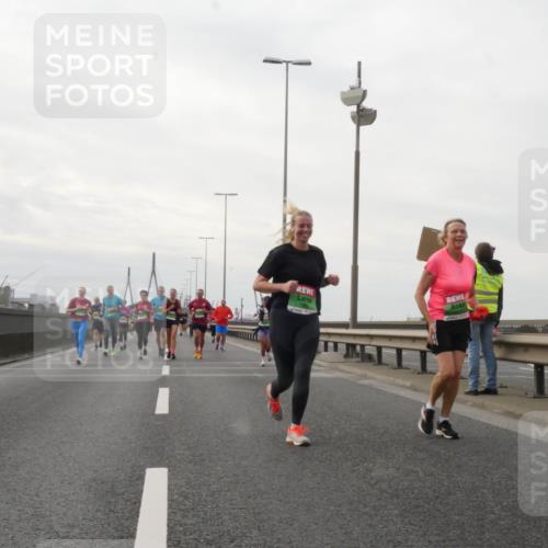 03.10.2025 - Köhlbrandbrückenlauf Matties Gatica Varas http://msf.ph/oto/9191453 03.10.2025 16:06:24 Position 3  meine-sportfotos.de