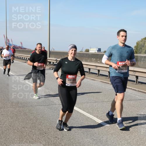 03.10.2025 - Köhlbrandbrückenlauf Yannick Fuchs http://msf.ph/oto/9191459 03.10.2025 12:12:12 Position 3 4611, 4863 meine-sportfotos.de