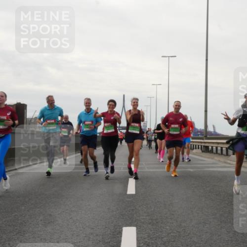 03.10.2025 - Köhlbrandbrückenlauf Matties Gatica Varas http://msf.ph/oto/9191470 03.10.2025 16:06:27 Position 3  meine-sportfotos.de