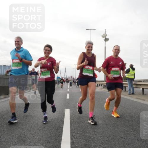 03.10.2025 - Köhlbrandbrückenlauf Matties Gatica Varas http://msf.ph/oto/9191483 03.10.2025 16:06:30 Position 3 8905, 8344, 8444, 8446 meine-sportfotos.de