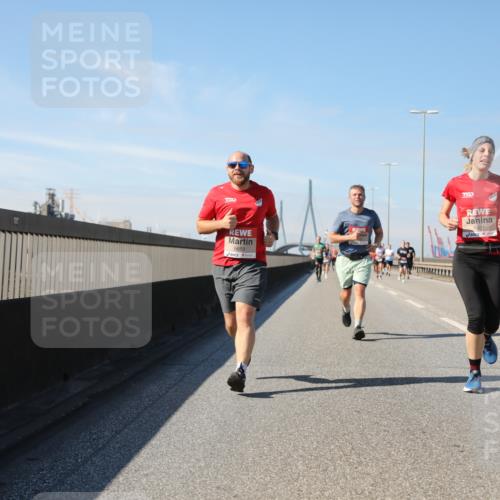03.10.2025 - Köhlbrandbrückenlauf Yannick Fuchs http://msf.ph/oto/9191493 03.10.2025 11:52:14 Position 3 19, 6659, 6661 meine-sportfotos.de