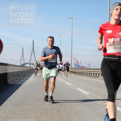 03.10.2025 - Köhlbrandbrückenlauf Yannick Fuchs http://msf.ph/oto/9191497 03.10.2025 11:52:15 Position 3 6659, 4901, 6661 meine-sportfotos.de
