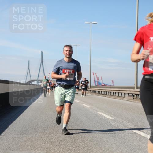 03.10.2025 - Köhlbrandbrückenlauf Yannick Fuchs http://msf.ph/oto/9191500 03.10.2025 11:52:15 Position 3 6661 meine-sportfotos.de