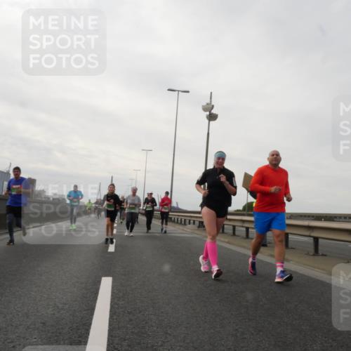 03.10.2025 - Köhlbrandbrückenlauf Matties Gatica Varas http://msf.ph/oto/9191502 03.10.2025 16:06:34 Position 3  meine-sportfotos.de