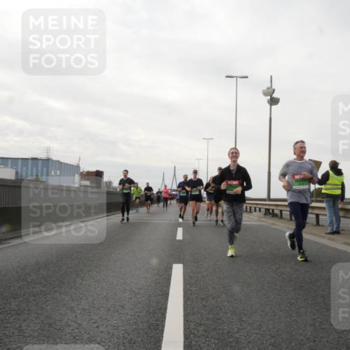 03.10.2025 - Köhlbrandbrückenlauf Matties Gatica Varas http://msf.ph/oto/9191528 03.10.2025 16:06:40 Position 3  meine-sportfotos.de