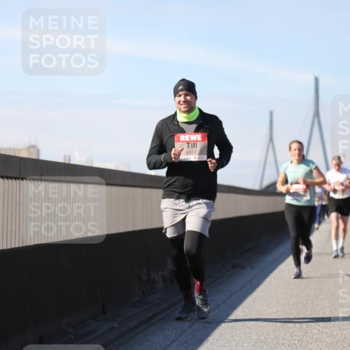 03.10.2025 - Köhlbrandbrückenlauf Yannick Fuchs http://msf.ph/oto/9191578 03.10.2025 11:52:29 Position 3 4317 meine-sportfotos.de