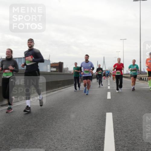 03.10.2025 - Köhlbrandbrückenlauf Matties Gatica Varas http://msf.ph/oto/9191586 03.10.2025 16:06:52 Position 3 69 meine-sportfotos.de