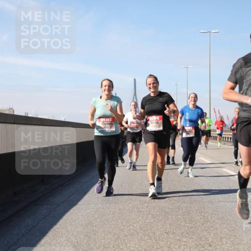 03.10.2025 - Köhlbrandbrückenlauf Yannick Fuchs http://msf.ph/oto/9191612 03.10.2025 11:52:31 Position 3 4521, 4260, 4135, 4710 meine-sportfotos.de