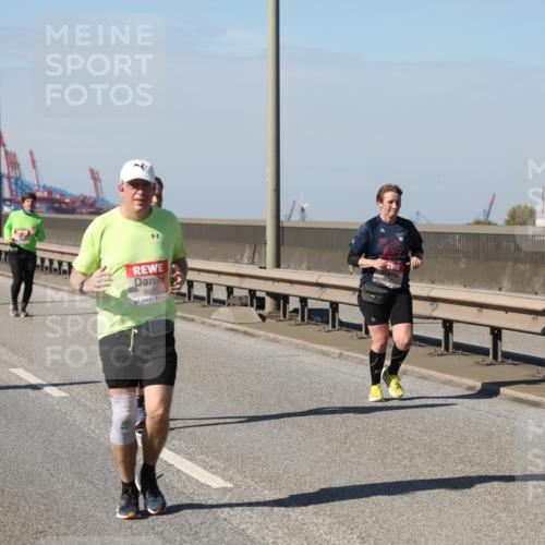 03.10.2025 - Köhlbrandbrückenlauf Yannick Fuchs http://msf.ph/oto/9191617 03.10.2025 12:12:29 Position 3 6201 meine-sportfotos.de