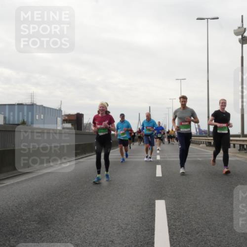 03.10.2025 - Köhlbrandbrückenlauf Matties Gatica Varas http://msf.ph/oto/9191622 03.10.2025 16:07:00 Position 3  meine-sportfotos.de