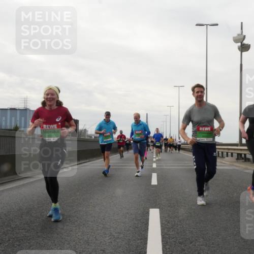 03.10.2025 - Köhlbrandbrückenlauf Matties Gatica Varas http://msf.ph/oto/9191626 03.10.2025 16:07:01 Position 3 8631, 8447 meine-sportfotos.de