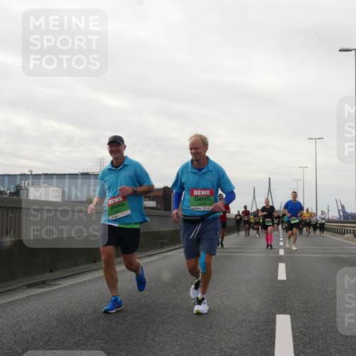 03.10.2025 - Köhlbrandbrückenlauf Matties Gatica Varas http://msf.ph/oto/9191636 03.10.2025 16:07:03 Position 3 8906 meine-sportfotos.de