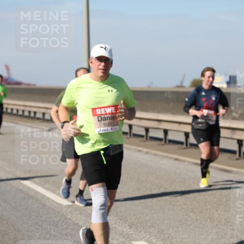 03.10.2025 - Köhlbrandbrückenlauf Yannick Fuchs http://msf.ph/oto/9191639 03.10.2025 12:12:31 Position 3 1, 6201 meine-sportfotos.de