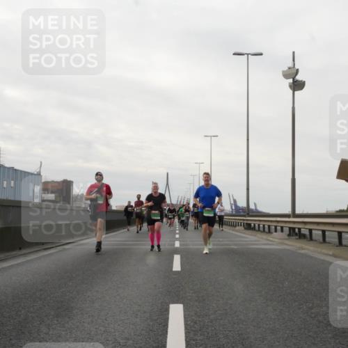 03.10.2025 - Köhlbrandbrückenlauf Matties Gatica Varas http://msf.ph/oto/9191645 03.10.2025 16:07:05 Position 3  meine-sportfotos.de
