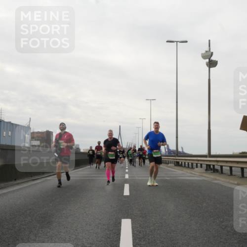 03.10.2025 - Köhlbrandbrückenlauf Matties Gatica Varas http://msf.ph/oto/9191646 03.10.2025 16:07:05 Position 3  meine-sportfotos.de