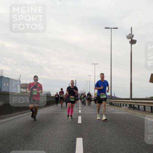03.10.2025 - Köhlbrandbrückenlauf Matties Gatica Varas http://msf.ph/oto/9191649 03.10.2025 16:07:06 Position 3  meine-sportfotos.de