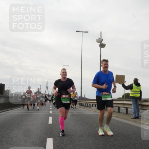 03.10.2025 - Köhlbrandbrückenlauf Matties Gatica Varas http://msf.ph/oto/9191655 03.10.2025 16:07:07 Position 3 65, 7687 meine-sportfotos.de