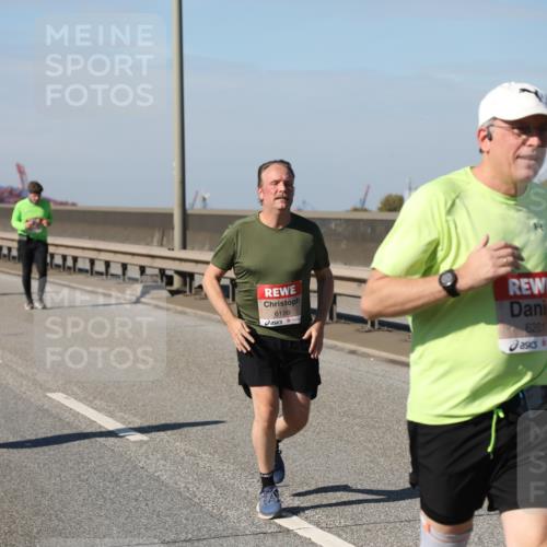 03.10.2025 - Köhlbrandbrückenlauf Yannick Fuchs http://msf.ph/oto/9191656 03.10.2025 12:12:32 Position 3 6196, 6201, 5135 meine-sportfotos.de