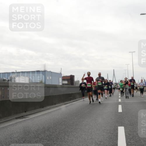 03.10.2025 - Köhlbrandbrückenlauf Matties Gatica Varas http://msf.ph/oto/9191664 03.10.2025 16:07:09 Position 3  meine-sportfotos.de