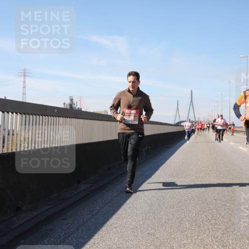 03.10.2025 - Köhlbrandbrückenlauf Yannick Fuchs http://msf.ph/oto/9191665 03.10.2025 11:52:34 Position 3 4266, 5941 meine-sportfotos.de