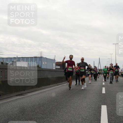 03.10.2025 - Köhlbrandbrückenlauf Matties Gatica Varas http://msf.ph/oto/9191669 03.10.2025 16:07:10 Position 3  meine-sportfotos.de