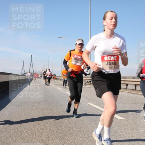 03.10.2025 - Köhlbrandbrückenlauf Yannick Fuchs http://msf.ph/oto/9191671 03.10.2025 11:52:35 Position 3 4266, 6269, 5941, 273 meine-sportfotos.de