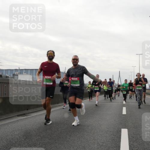 03.10.2025 - Köhlbrandbrückenlauf Matties Gatica Varas http://msf.ph/oto/9191675 03.10.2025 16:07:12 Position 3 7631 meine-sportfotos.de