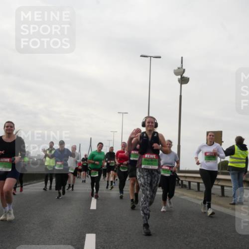 03.10.2025 - Köhlbrandbrückenlauf Matties Gatica Varas http://msf.ph/oto/9191685 03.10.2025 16:07:14 Position 3 8474 meine-sportfotos.de